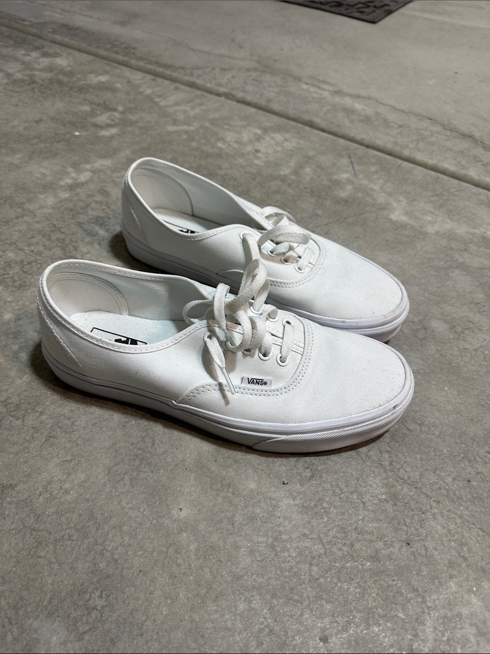 Men’s white vans